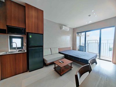 The Studio House is 35 meters wide.