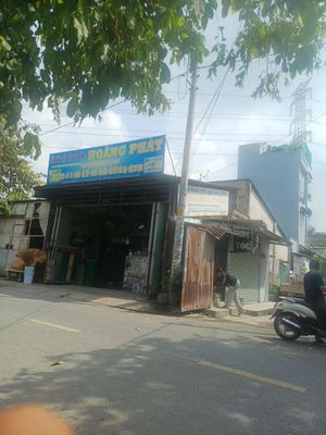 It's near the harem stop.