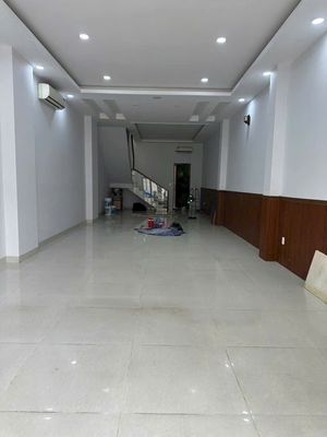 Rent the Cityland Mall with an elevator.