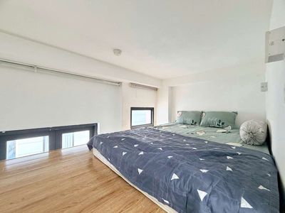 It's 30 M2 wide, right on Nam Kỳ Khởi Nghĩa.