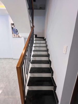 To rent a place on the New Mountain Street area: 4 x 15. One floor. Three bedrooms.