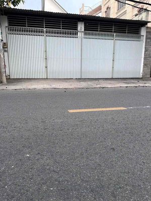 Rent a warehouse on the 1st street. Tên Lửa.