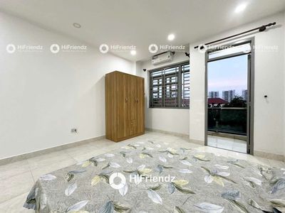 The new balcony studio built the lot of lotes, the college of pink-a-thins.