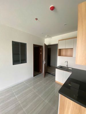 Rent three bedrooms. Seven, three, three, three, four, three, close to Lê Văn Việt.