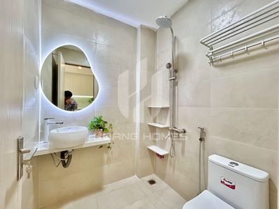 Rent the beautiful Parks House near LakeView Global City.