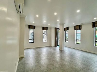 Rent two-two-two Lam Sơn, qbt - equal to 6.5 M, 3 floors plus st, 59 million.