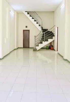 Nice house, near District 1 & Ngô Tất Tố, 1 st floor, 2 P. You can sleep in two bathrooms. Okay.