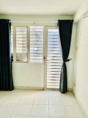 Nice house, near District 1 & Ngô Tất Tố, 1 st floor, 2 P. You can sleep in two bathrooms. Okay.