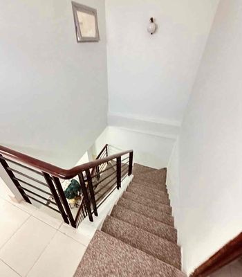 Nice house, near District 1 & Ngô Tất Tố, 1 st floor, 2 P. You can sleep in two bathrooms. Okay.
