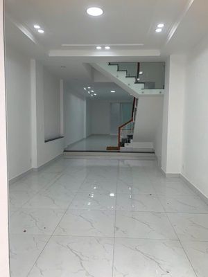 Hot house! Renting 339 D Lê Văn Sỹ, District 3. 350 m2 used area