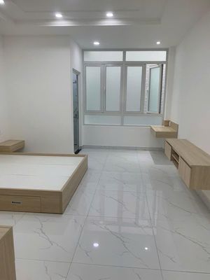 Hot house! Renting 339 D Lê Văn Sỹ, District 3. 350 m2 used area