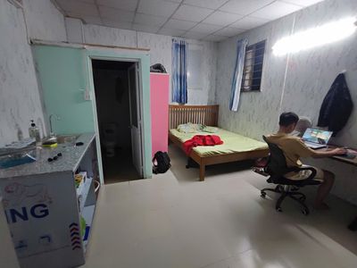 We need someone at one Đinh Bộ Lĩnh, enough furniture, 3.7 million.