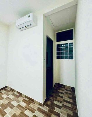 It's a nice, open house, a floating ground, P. Sleepy M. Two toilets, courtyard.