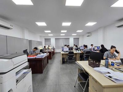 Office building 7 x 21 meters, 5-story vault with 800 square feet of floor at the Great City.