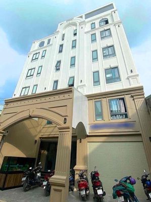 Carhouse, elevators, guards, swimming pools, full interiors.
