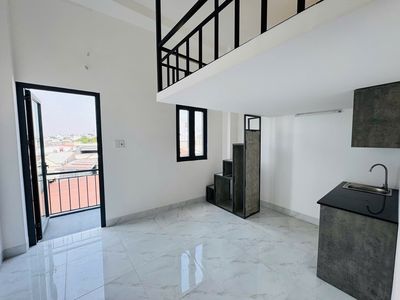 The balconies are cheap, Nguyễn Thị Kiểu.