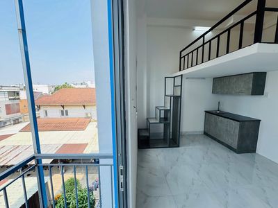 The balconies are cheap, Nguyễn Thị Kiểu.