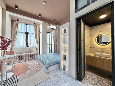 Tell Zhang 8 p full of beautiful facilities like Homes hands at Abernathy Mall.