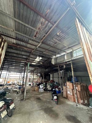Rent out a warehouse on Tân Quy. 7th.