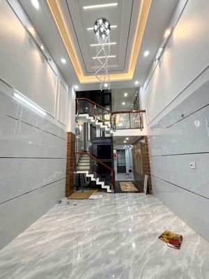 We have a three-story earthquake with a Tân kì Tân quý elevator.