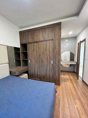 We'll double the bedroom. Two empty toilets. Ten P to rich.