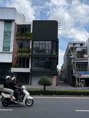 The 2th angle Xô Viết Nghệ Tĩnh, Bình Thạnh, 5 x16 meters, 4 stories, 755 million free refrigerators.
