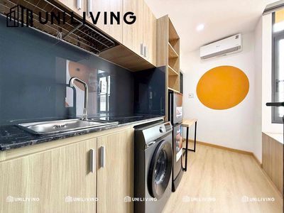 The window studio is clear of interior, private washing machine next to the literature university