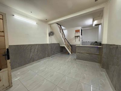 Renting the entire alley of 278 Trần Hưng Đạo, District 1.