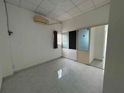 Renting the entire alley of 278 Trần Hưng Đạo, District 1.