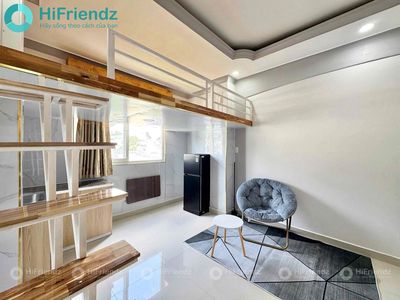 Super Dupx full interior close to 10th county, open sky windows.
