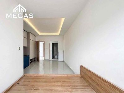 Open the new house close to metro, calm the highway to the county 9