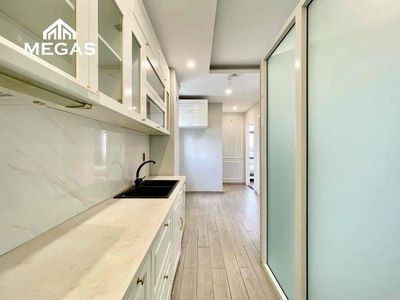 Rent the apartment. Full Seven Bedrooms. Right upriver.
