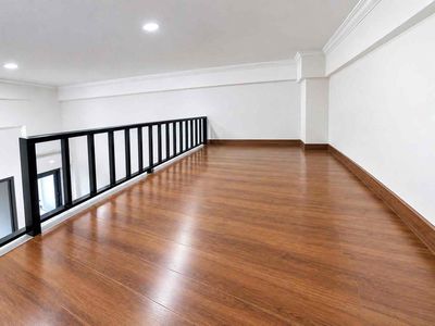 If you're looking for a room with a small economy, come here.