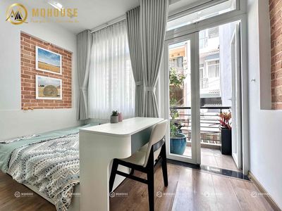 Rent the apartment right near the airline park.