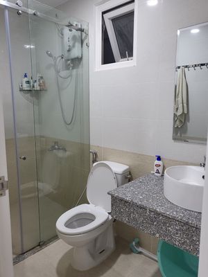 Rent two bedrooms, two full interior toilets.