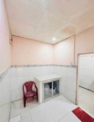 Rent a six-p street house. Linh Trung. The area of 100 meters has three bedrooms. Two toilets.