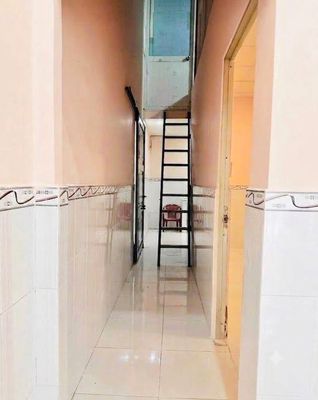 Rent a six-p street house. Linh Trung. The area of 100 meters has three bedrooms. Two toilets.