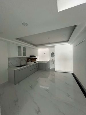 Rent a new house built by kDC Bình Phú - a 40-pound elevator kitchen.