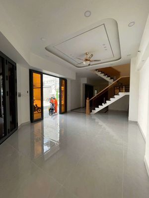 Rent the new 2/b corner area 5*20 meters