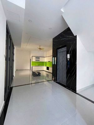 Rent the new 2/b corner area 5*20 meters