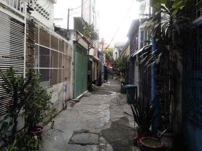 2 bedroom 4 x12 Tô Hiến Thành. Car alley
