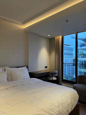 The real picture is a Bancol bedroom right here in the Big Father's bedroom.