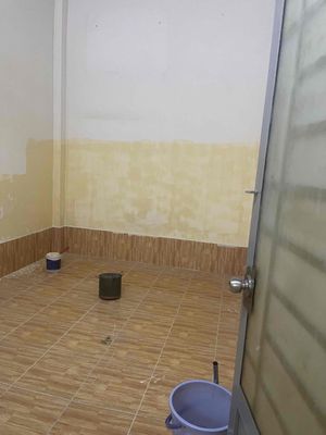To rent a house with a Bà Điểm broad courtyard