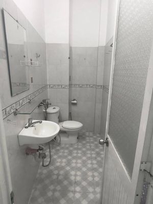 A three-steal bathroom that rents 356 to Võ Văn Ngân.