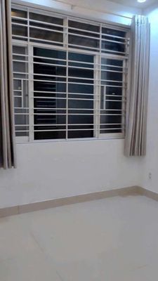 Rent a three-story ground house, four bedrooms three to Lê Văn Sỹ bedroom.