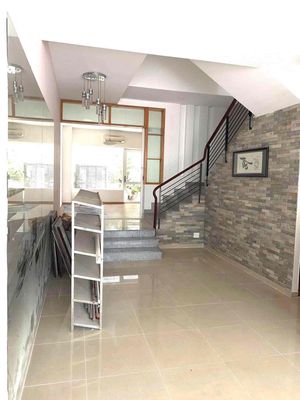 Nice three-story house in Himlam.