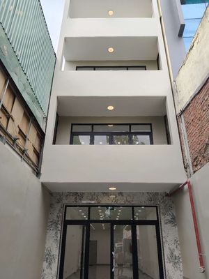 It's the owner who rents out the Quang Trung front building.