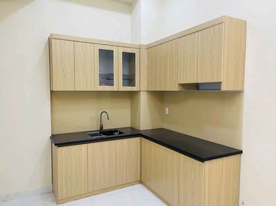 Rent a three-story new three-story apartment of four-four toilets - nearly every square corner.