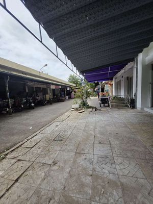 Rent us the chung cư da sà ground floor. The area is 8/8 meters. 3 bedrooms up.