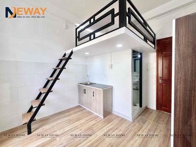 The high guard room, the cheap balcony near the flower-squeaked village park - vlu